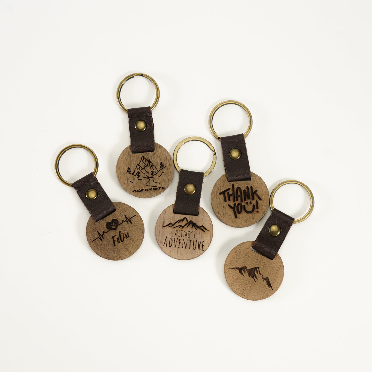 Personalisierter Schlüsselanhänger Dunkel mit Lederband