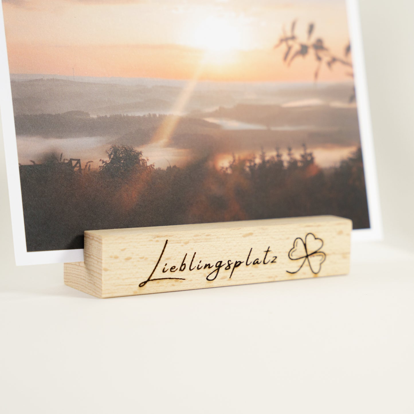 Personalisierter Holz-Bildaufsteller mit Gravur