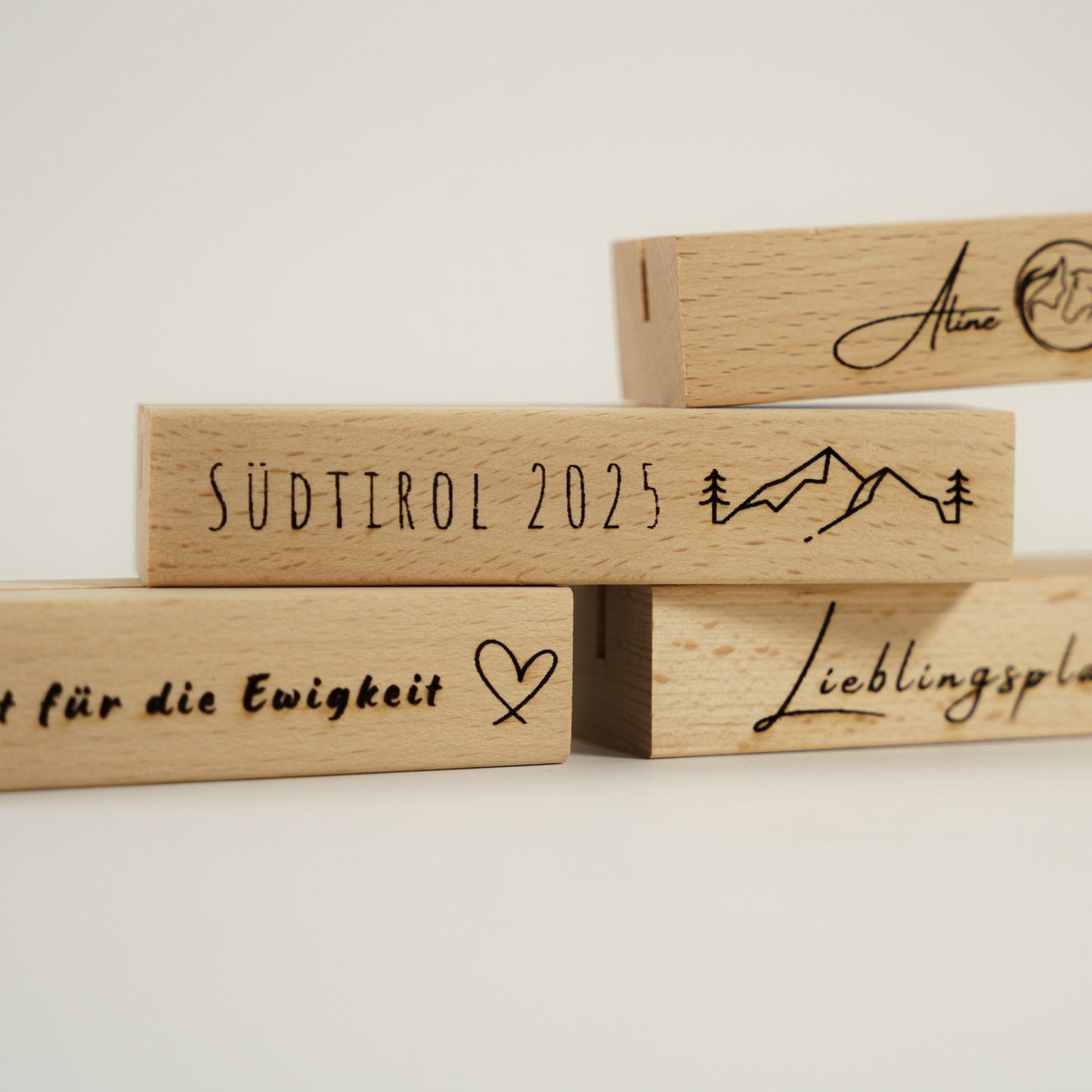 Personalisierter Holz-Bildaufsteller mit Gravur